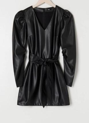 Платье мини платье экокожа черного цвета2 фото