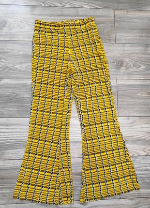 Стильові брючки кльош плесе від зара