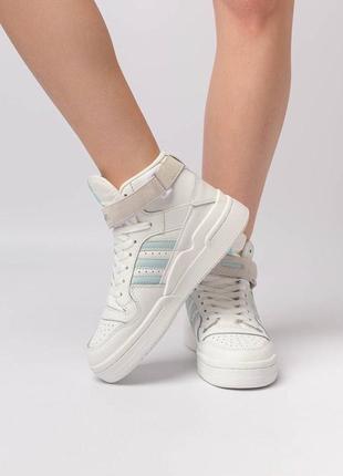 Жіночі кросівки в стилі adidas forum 84 mid адідас форум / демісезонні / весняні, літні, осінні / високі / шкіра, замша / білі, сірі, бежеві3 фото