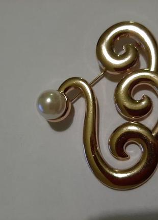 Цікава велика брошка хвиля