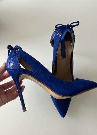 Стильні сині туфлі10 фото