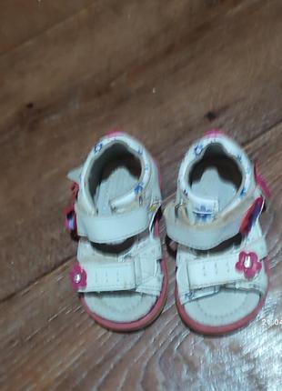 Обувь на девочку для первых шагов2 фото