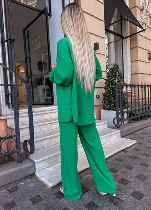 Зеленый прогулочный костюм жатый креп2 фото