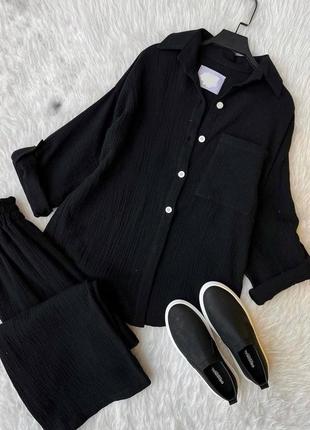 Муслиновый легкий костюм двойка: рубашка удлиненная оверсайз и брюки свободного кроя на высокой посадке черный малиновый стильный качественный трендовый