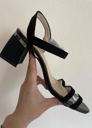 Босоніжки жіночі