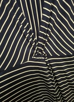 Трикотажная блуза туника в полоску с перекрутом4 фото