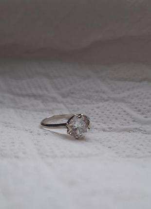 Кольцо срібне з цирконієм