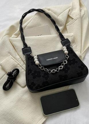 Черная женская сумка через плечо с жемчужной цепочкой клатч5 фото
