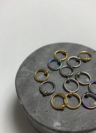 Титанове кільце в хрящ пірсиг у вухо