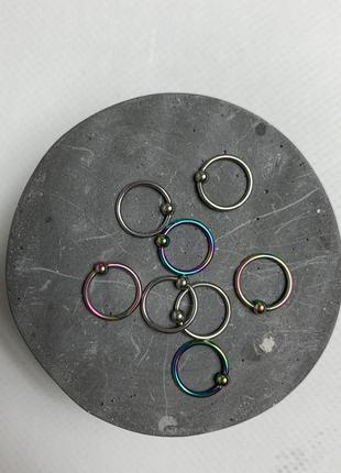 Титанове кільце в хрящ пірсиг у вухо