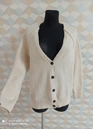 Стильный актуальный укороченный кардиган на пуговицах