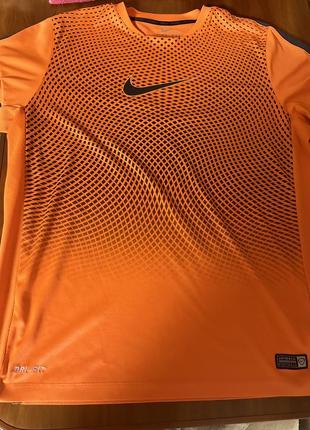 Футболка nike dri-fit