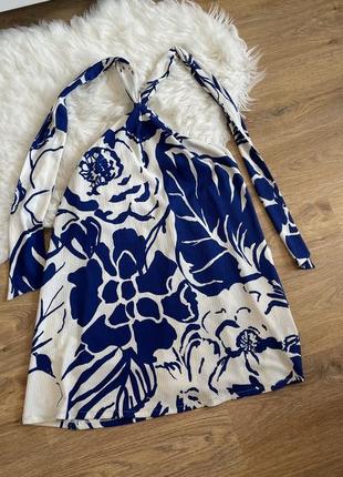 Платье а-силуэта с вырезом халтер белое в синие цветы h&m размер м7 фото