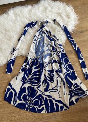 Платье а-силуэта с вырезом халтер белое в синие цветы h&m размер м10 фото