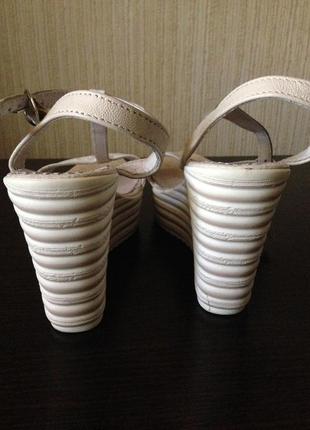 Шкіряні босоніжки терміново