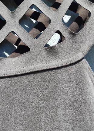 Стильное облегающее замшевое серое мини платье с декором nikka англия8 фото