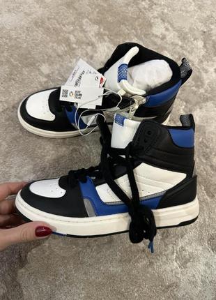 Кроссовки zara