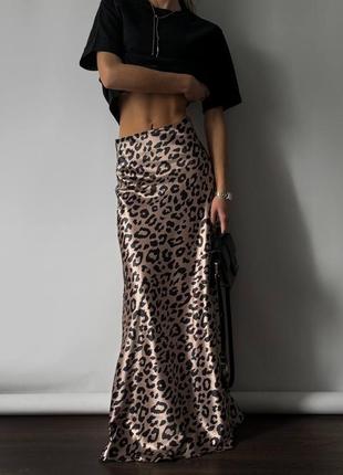 Атласна спідниця максі з леопардовим принтом довга юбка вільного крою стильна трендова коричнева5 фото