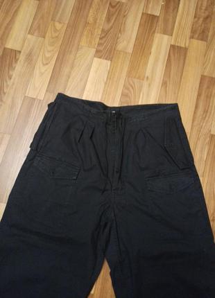 Черные брюки cargo с накладными карманами размер м из хлопка2 фото