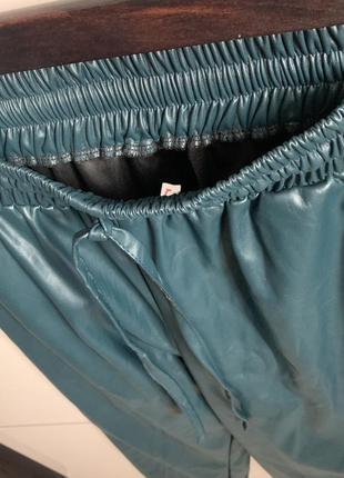 Кожаные брюки женские темно-зеленые s7 фото