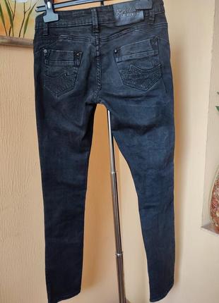 Крутые рваные джинсы4 фото