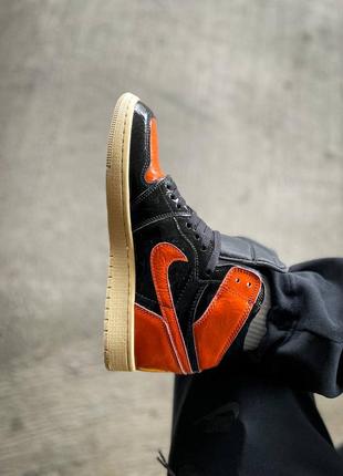 Чоловічі кросівки nike air jordan 1 retro high og "black/orange"7 фото