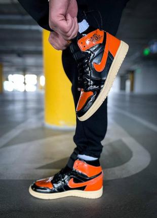 Чоловічі кросівки nike air jordan 1 retro high og "black/orange"4 фото