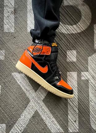 Чоловічі кросівки nike air jordan 1 retro high og "black/orange"9 фото