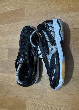 Кроссовки игровые mizuno 40 р3 фото