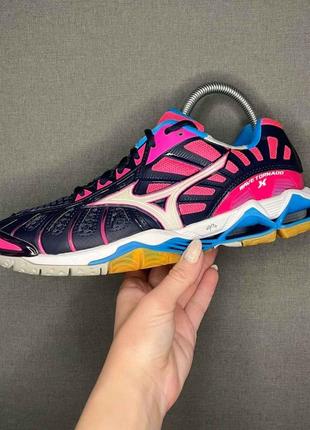 Кроссовки игровые mizuno 39 р