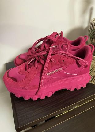 Ідеально малинові кросівки від reebok. розмір 34,5