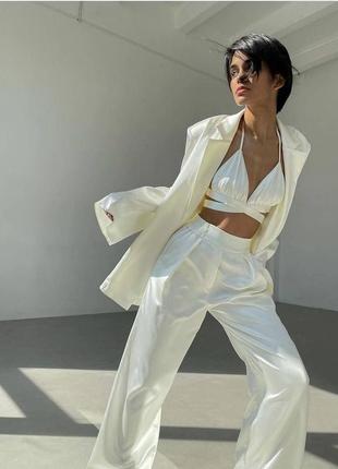 Свободный костюм в пижамном стиле, широкие брюки которые подойдут на любой тип фигуры в сочетании с кимоно и стильным топом