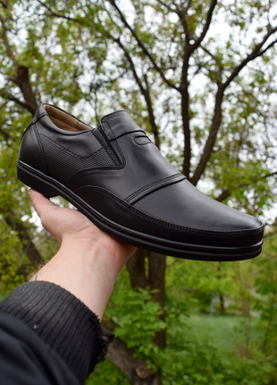 Чоловічі ділові стильні туфлі