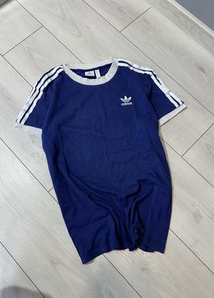 Футболка adidas лампасы