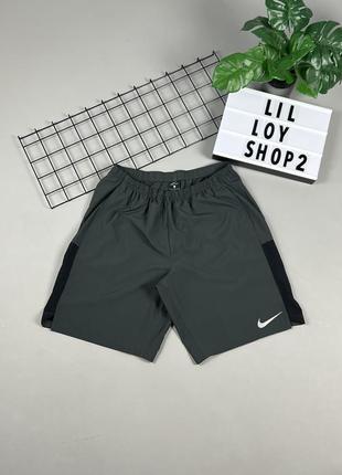 Легкі шорти nike dri fit новий стан