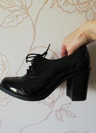 Женские кожаные лаковые туфли clarks2 фото