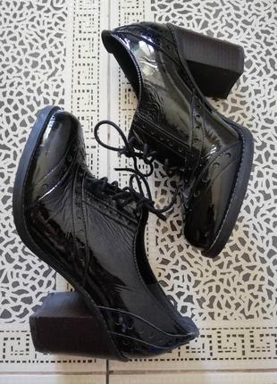 Женские кожаные лаковые туфли clarks3 фото