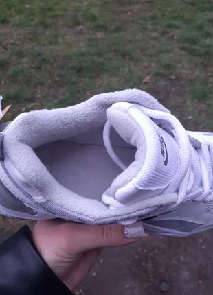 Зимові стильні кросівки унісекс у чорно-білому кольорі4 фото