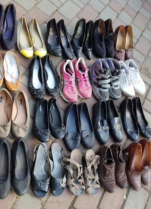 Взуття опт сток жіноче туфлі балетки кросівки