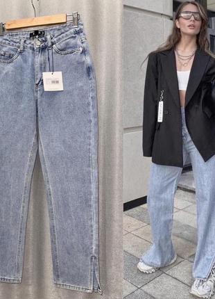 Новые джинсы с размером по бокам