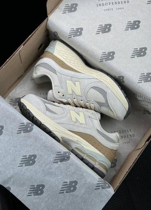 Жіночі кросівки в стилі new balance 2002r нью беленс / демісезонні / весняні, літні, осінні / взуття / замша, текстиль / сірі, бежеві10 фото