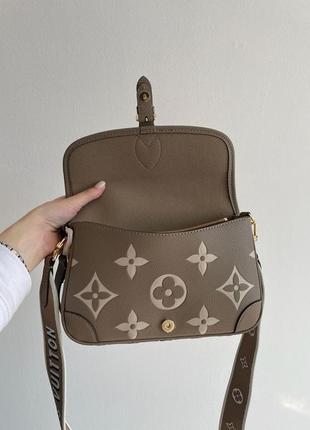 Женская сумка louis vuitton diane monogram empreinte leather tourterelle / creme8 фото