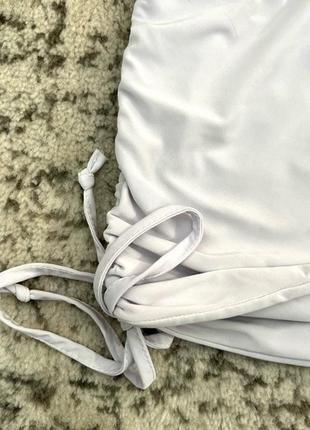 Біла коротка сукня prettylittlething2 фото