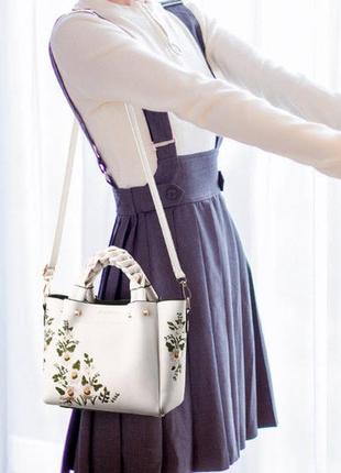 Жіноча сумка через плече з вишивкою квітами, модна та якісна жіноча сумочка екошкіра повсякденна біла2 фото