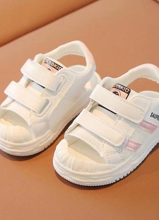 Дитячі босоніжки для малюків