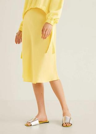 Сатиновая лимонная юбка mango satin midi skirt - s1 фото