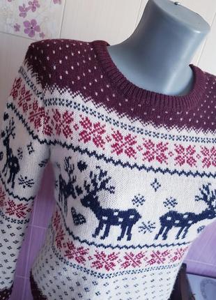 Очень уютный шерстяной зимний свитер кофта с оленями в снежинки в орнамент5 фото