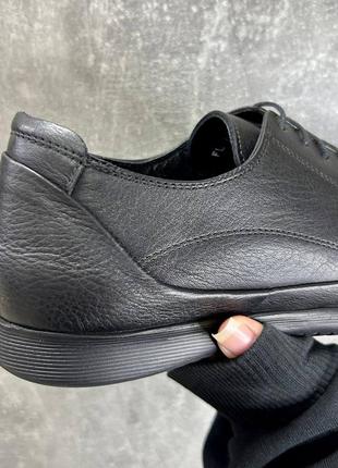 Мужские туфли из натуральной кожи в черном цвете на шнурке-резинке4 фото