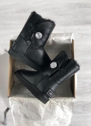 Жіночі чорні уггі ugg bailey button swarovski black leather