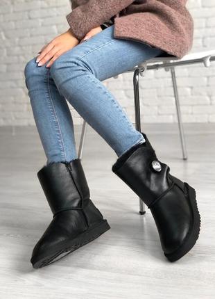 Женские черные угги ugg bailey button swarovski black leather7 фото